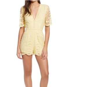NWT Socialite Flutter Sleeve Pastel Yellow Lace Romper Size XL
